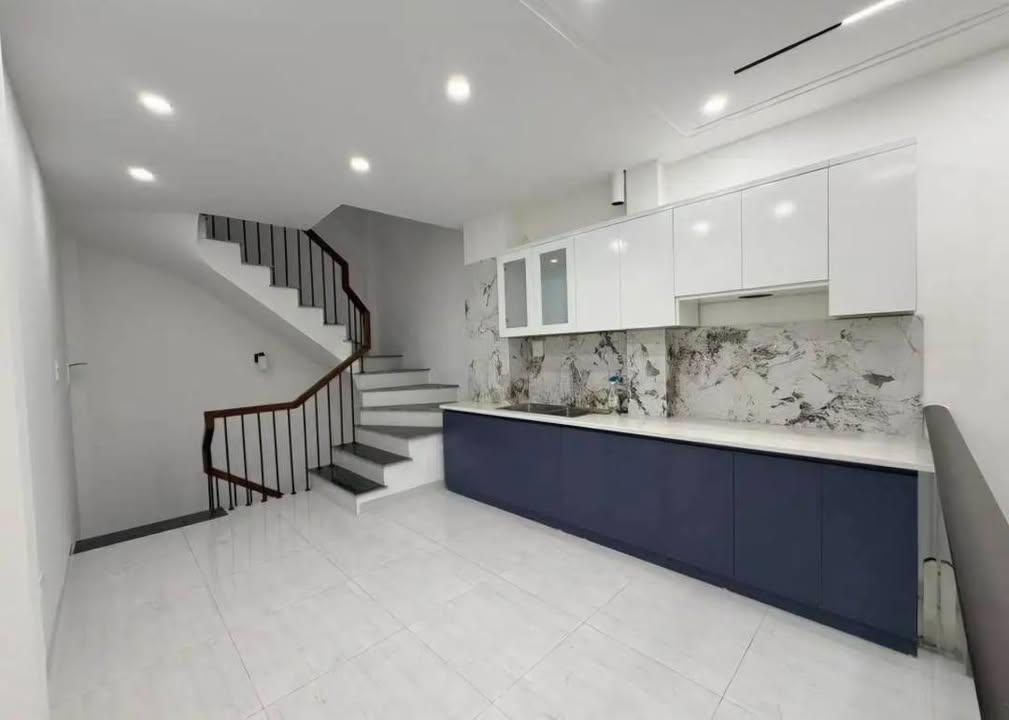 Nhà Phố Trạm Long Biên 31m² 5 Tầng - Sổ Đỏ Chính Chủ Giá 6.x Tỷ