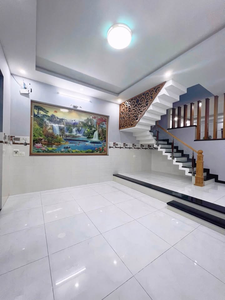 Nhà 110m² Phạm Văn Đồng, Thủ Đức - Giá 7.5 Tỷ, Sổ Hồng Riêng