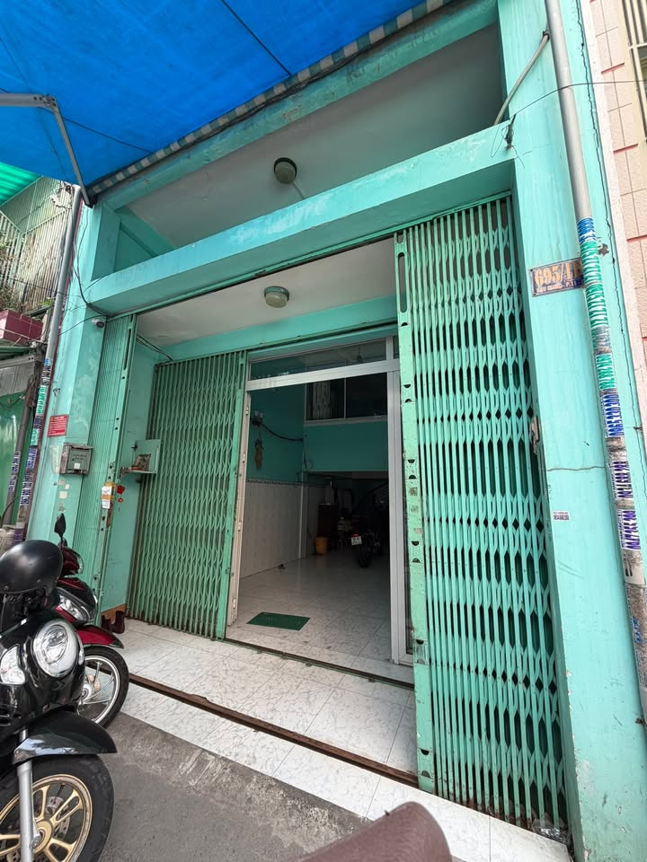 Nhà Nguyên Căn 5PN Quận 6 - Giá 12 Triệu/Tháng, Sẵn Sàng Ở Ngay