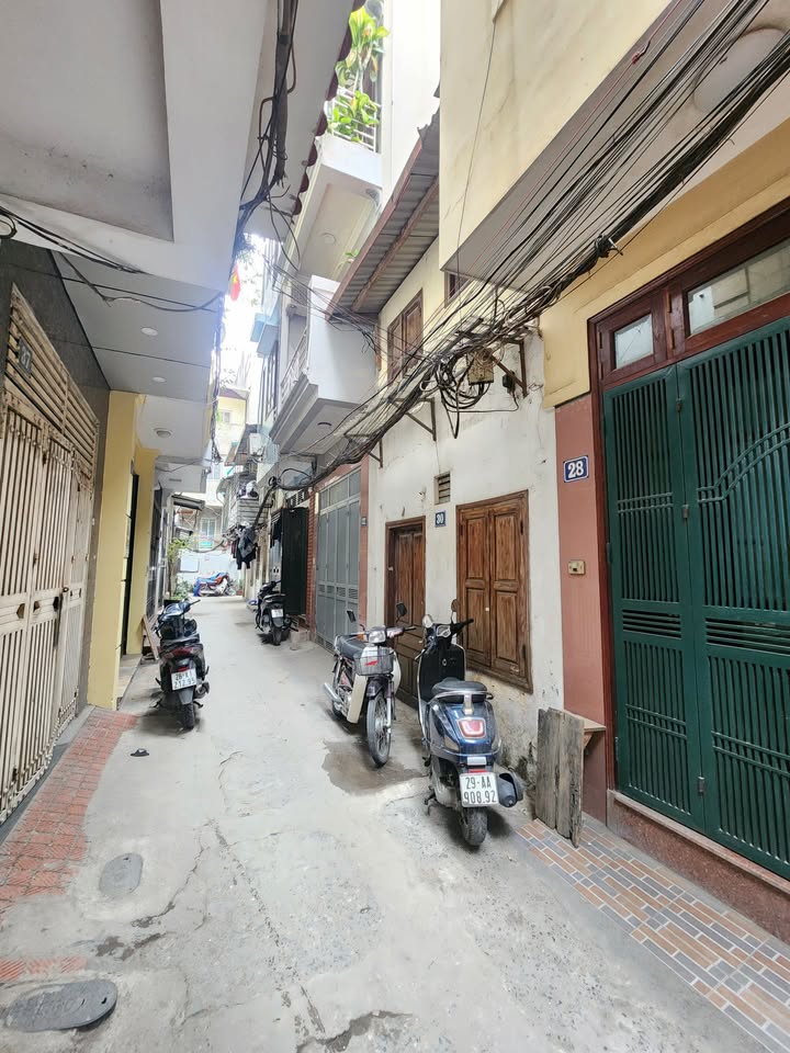 Đất Tặng Nhà 40m² Ba Đình, Sổ Đỏ Vuông Vắn, 7.4 Tỷ