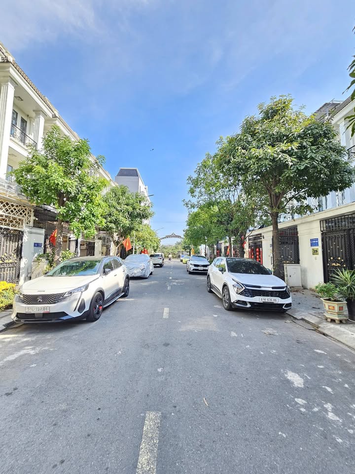 Nhà Riêng Dĩ An 92m² 3PN - Ô tô vào tận nhà, sổ hồng sẵn!