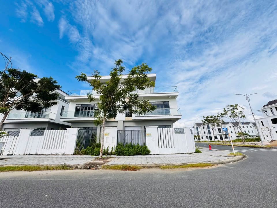 Bán Gấp Biệt Thự Góc 209m² View Biển Rạch Giá - Sổ Hồng Sẵn Sàng