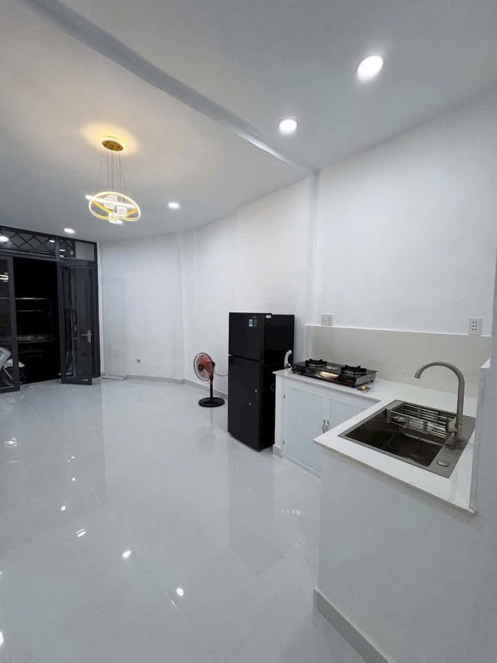 Nhà Nguyên Căn 35m² Full Nội Thất, Đường Bình Đông Q8 - 8 Triệu/Tháng
