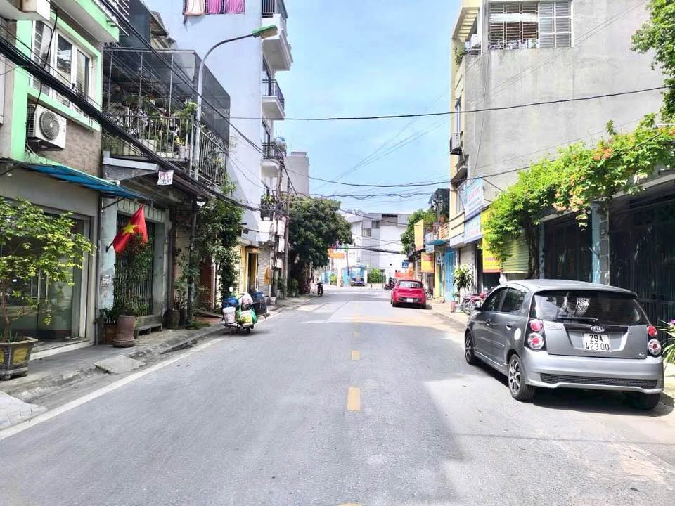 Nhà Phố Việt Hưng 70m² - Mặt tiền kinh doanh, 4 ô tô tránh!