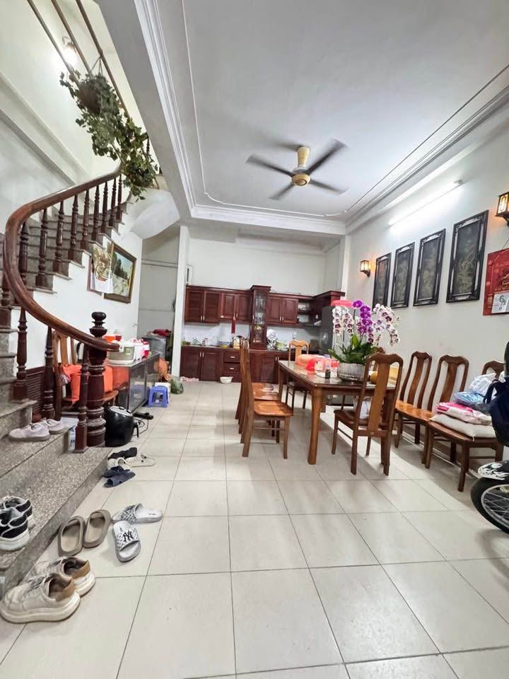 Nhà 50m² Định Công, Hoàng Mai - 5 Tầng Lô Góc, Ngõ Rộng Gần Ô Tô - 11 Tỷ