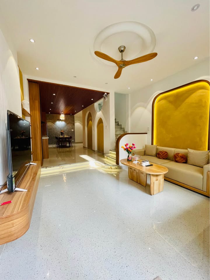 Nhà 3 Tầng Full Nội Thất, Hải Châu - 66m², 3PN, Gần Hùng Vương