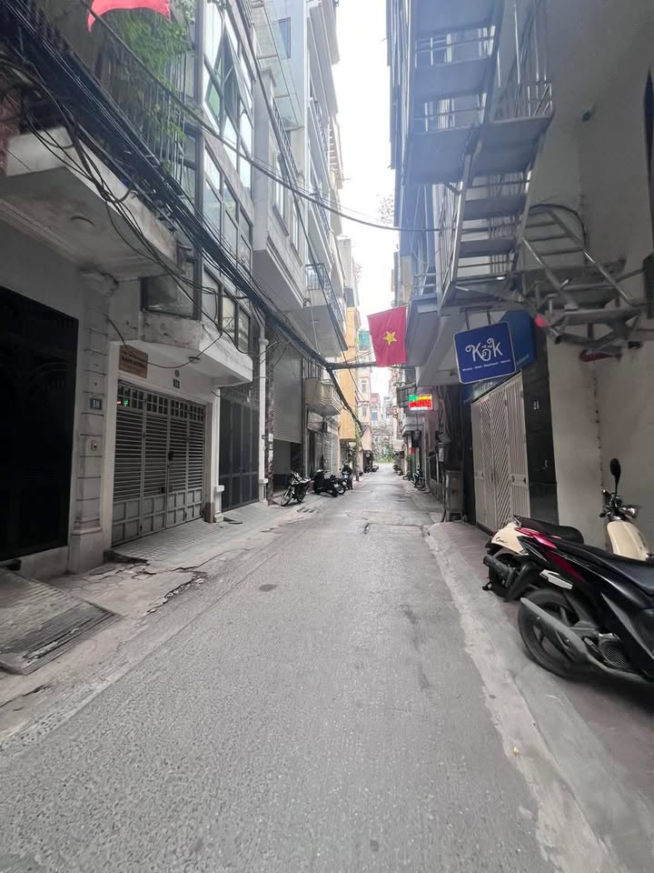 Nhà riêng trung tâm Đống Đa 78m² - Sổ đỏ sẵn, ô tô tránh tận cửa!