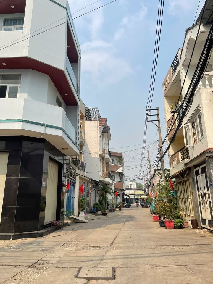 Nhà mới hẻm xe hơi 8m Trương Phước Phan, Bình Tân - 79m², 8.2 tỷ, full nội thất