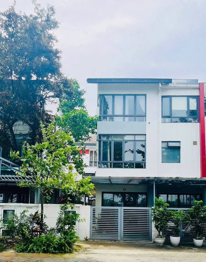 Townhouse Ba Dinh 188m2 35 trieu - Full noi that san o