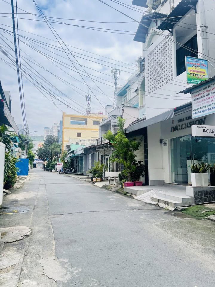 Nhà Phố Lý Thường Kiệt, Tân Bình - 40m² BTCT, Hẻm Xe Hơi, Sổ Hồng Riêng