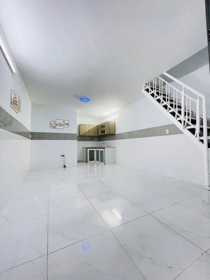 Nhà Thủ Đức Quốc Lộ 13 28m² giá 1.59 tỷ - Sẵn sàng ở ngay!