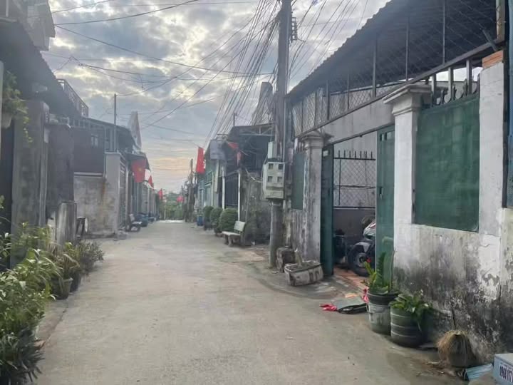 Nhà Dĩ An 73m² Sổ Đỏ - Gần Cổng Chào Tân Hiệp, Giá Chỉ 2.75 Tỷ