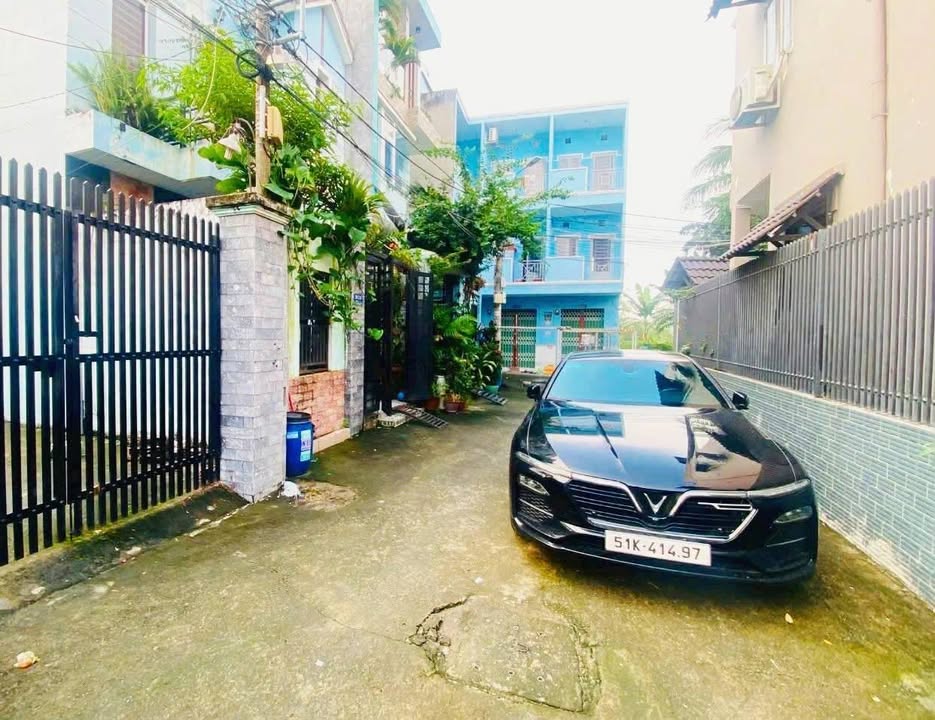 Nhà 90m² Lã Xuân Oai, Thủ Đức - Giá 5.4 Tỷ, Sổ Riêng, Xe Tải