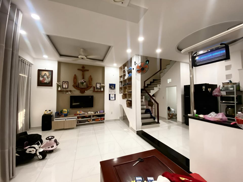 Nhà 56m² Hẻm Xe Hơi Tam Bình, Thủ Đức - 4PN, 3 Tầng, Giá 6.6 Tỷ