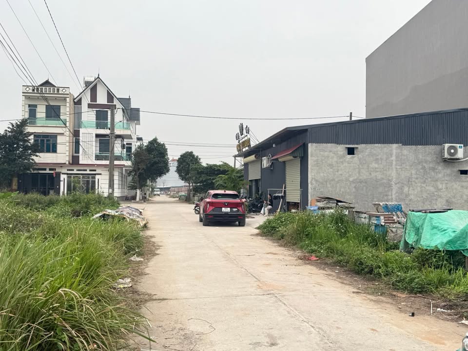 Đất Tái Định Cư Liên Châu - Yên Lạc 100m² Giá 2.7 Tỷ - Sổ Đỏ Sẵn Sàng