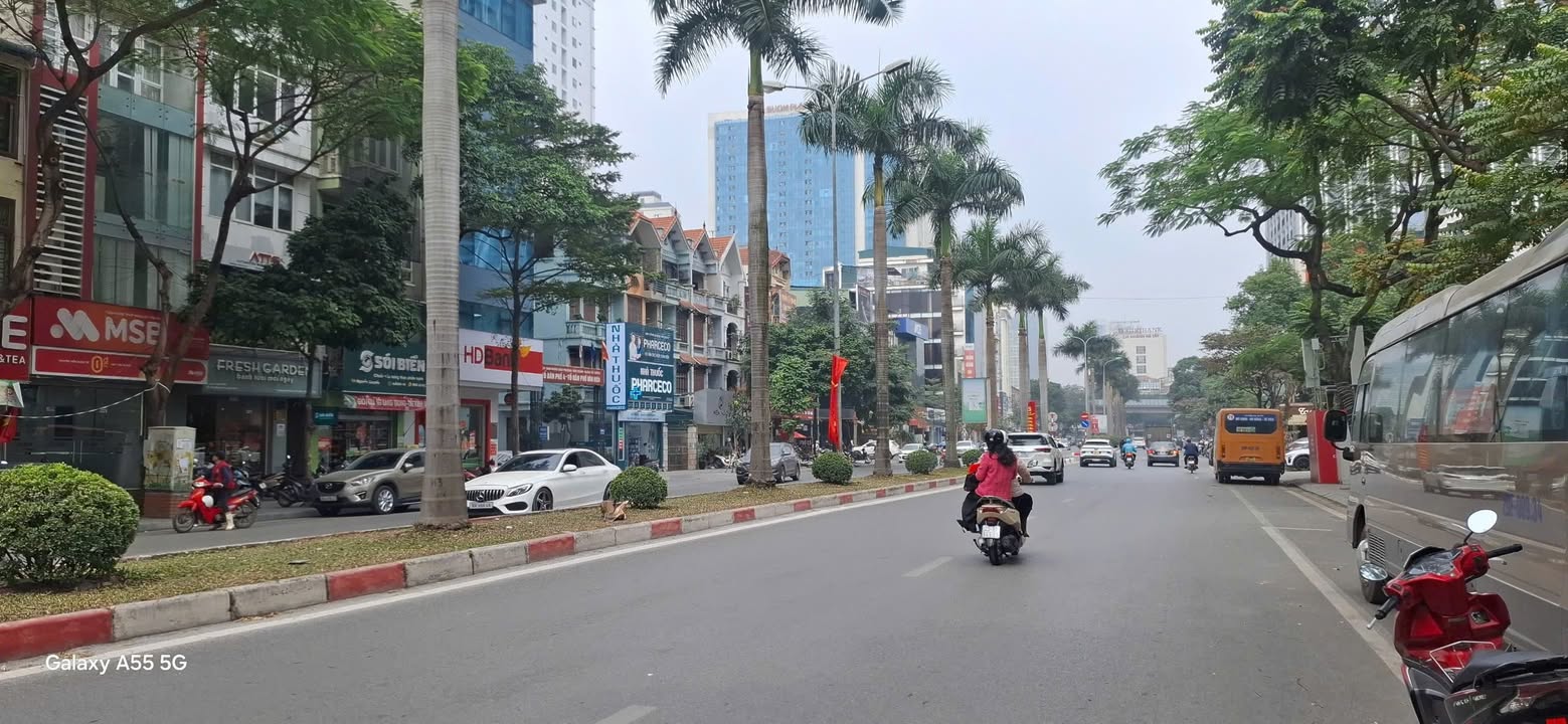 Nhà 5 Tầng Văn Quán - Ô tô Đỗ Cổng - Sổ Đỏ 30m² Giá 8 Tỷ