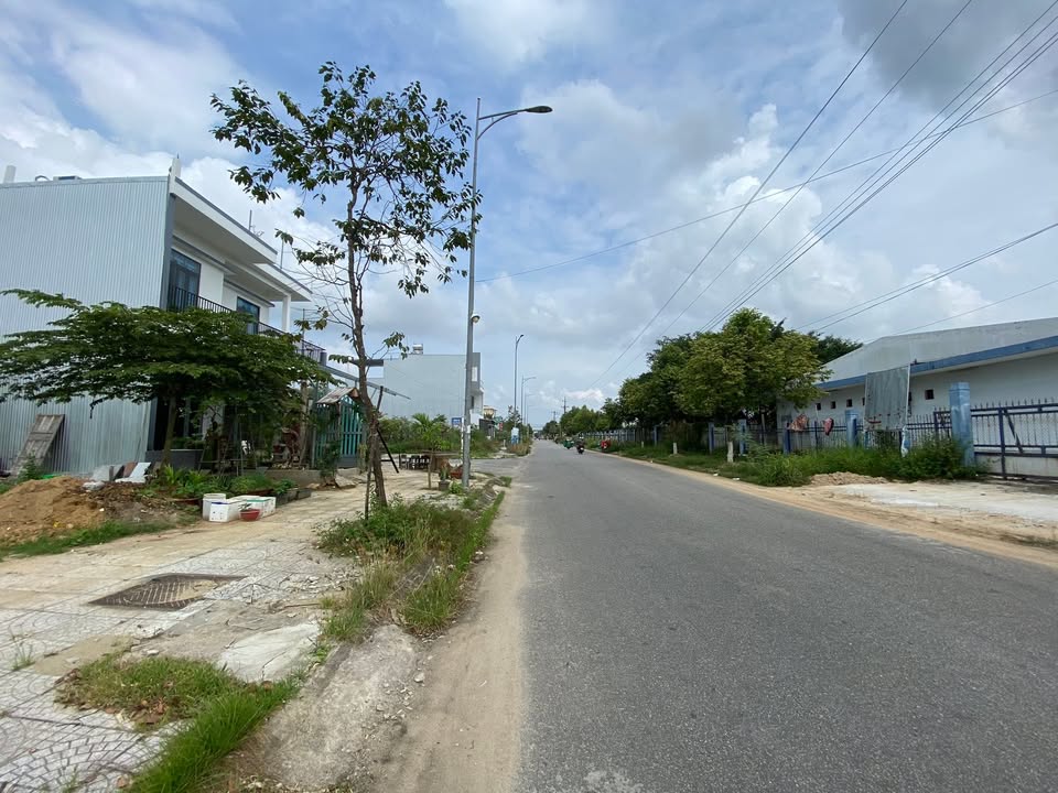 Nhà Mặt Tiền Phạm Trung Mưu, Quảng Ngãi - 100m², Vỉa Hè 4m, Giá 1.3 Tỷ