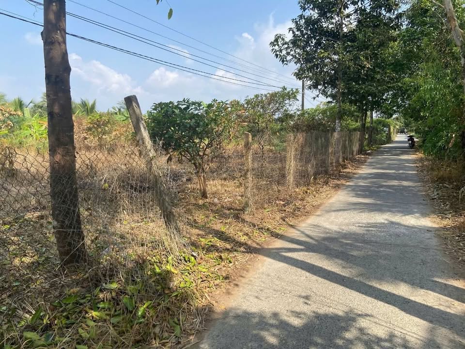 Đất nền Long Hòa 140m² giá 300 triệu - Sổ đỏ chính chủ