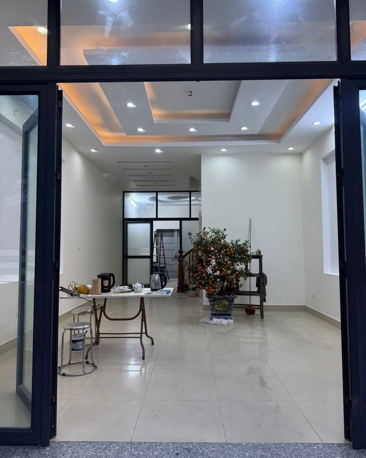 Cho thuê Nhà 6 tầng thang máy view hồ Yên Duyên, Hoàng Mai - 419m²