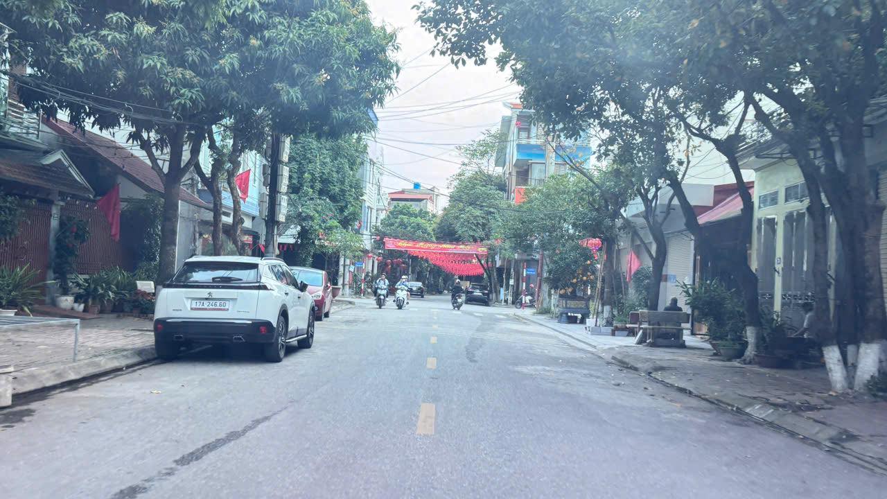 Nhà Phố Đông Thành 82m² - Sổ Đỏ, 3 Tầng, Ô Tô Tránh - Giá 8 Tỷ