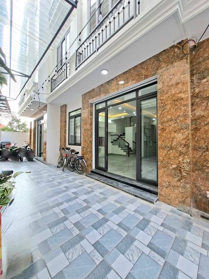 Nhà 40m² 3 Tầng Hướng Đông Phường Lưu - Giá 2.85 Tỷ