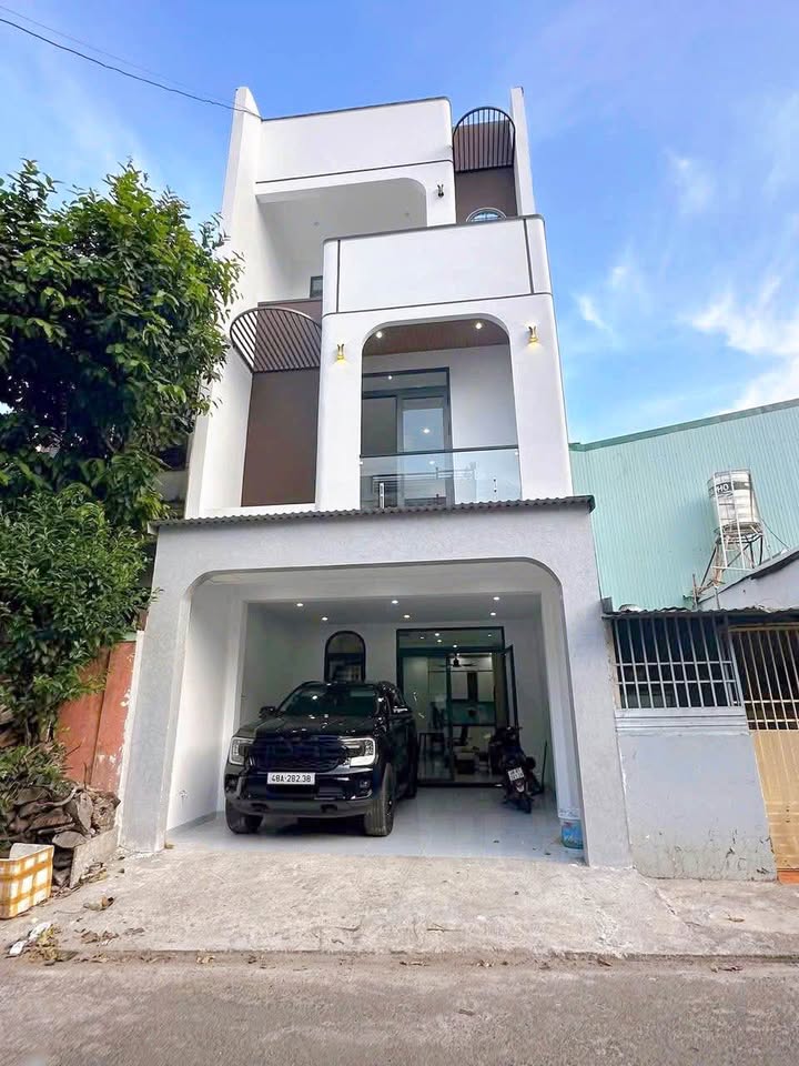 Cho Thuê Nhà Mới Xây Full Nội Thất, 3PN, Hẻm Xe Hơi 99 Đồng Khởi, BMT