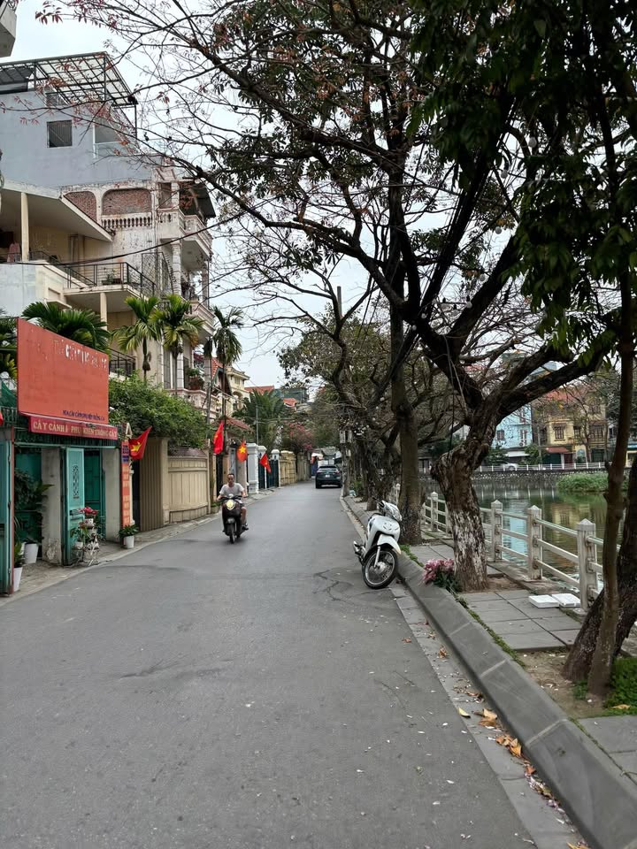 Nhà 5 Tầng Bồ Đề, Long Biên - 45m² Gần Hồ, Giá 8 Tỷ