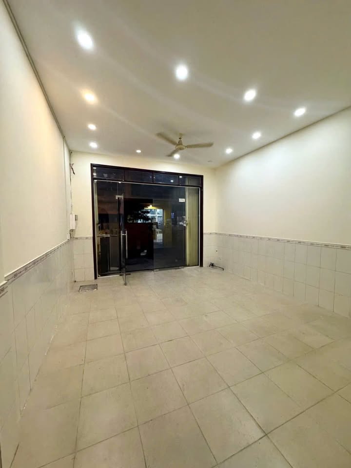 Nhà Phố Quận 8 74m² giá 17.9 tỷ - Chính chủ bán, vị trí đẹp!