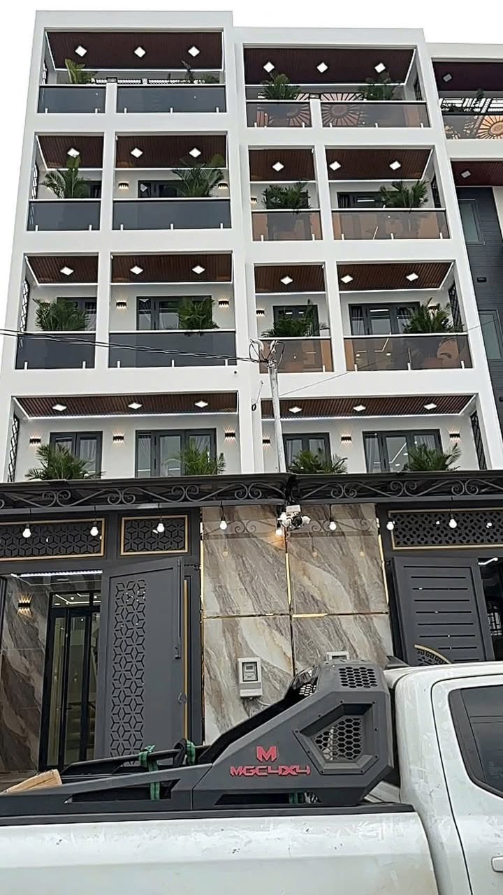 Nhà 5 Tầng Mặt Tiền Thạnh Lộc 37, Quận 12 - 86m², 6PN, 6.8 Tỷ