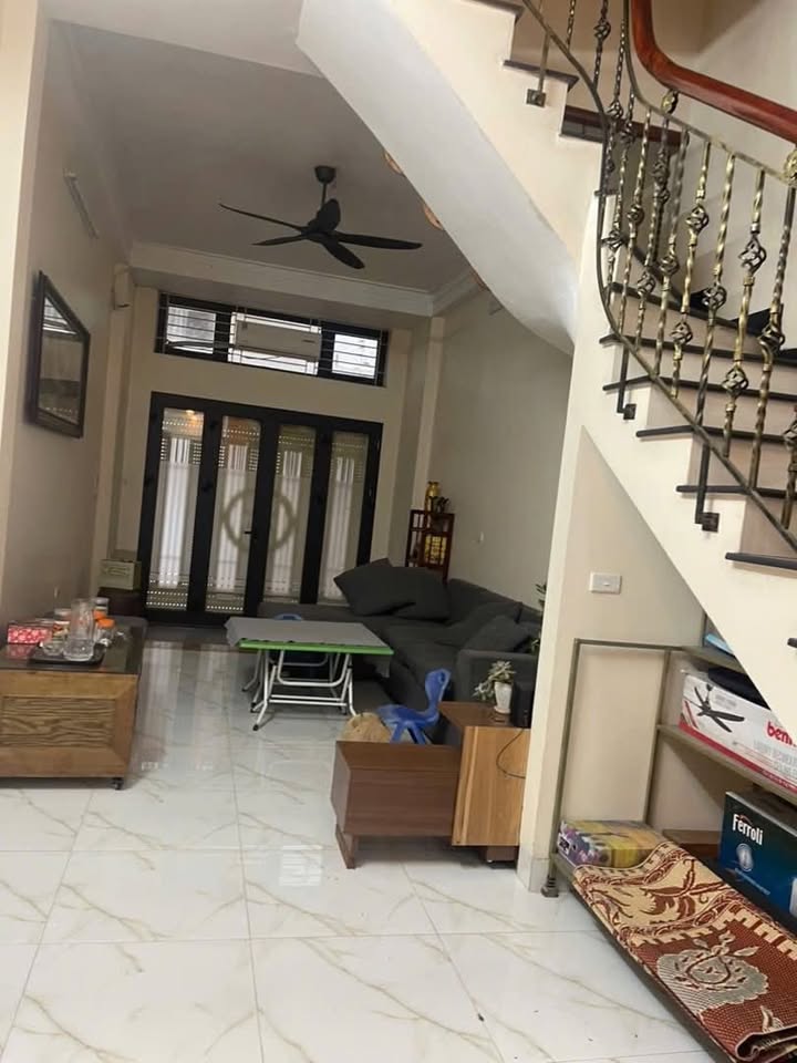 Nhà Riêng Phố Gia Quất Long Biên 8.5 triệu/tháng - Full Nội Thất, Ở Ngay!