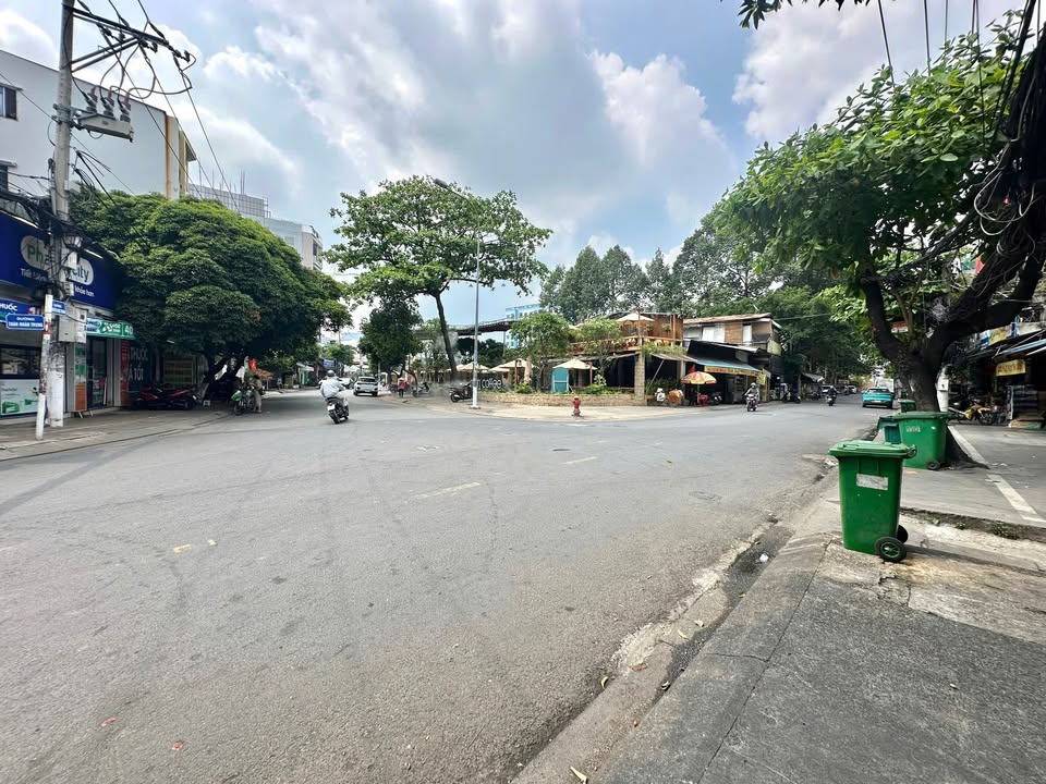 Mặt Bằng Kinh Doanh Mặt Tiền ETOWN Cộng Hòa 42m² - Giá 14 Triệu/Tháng