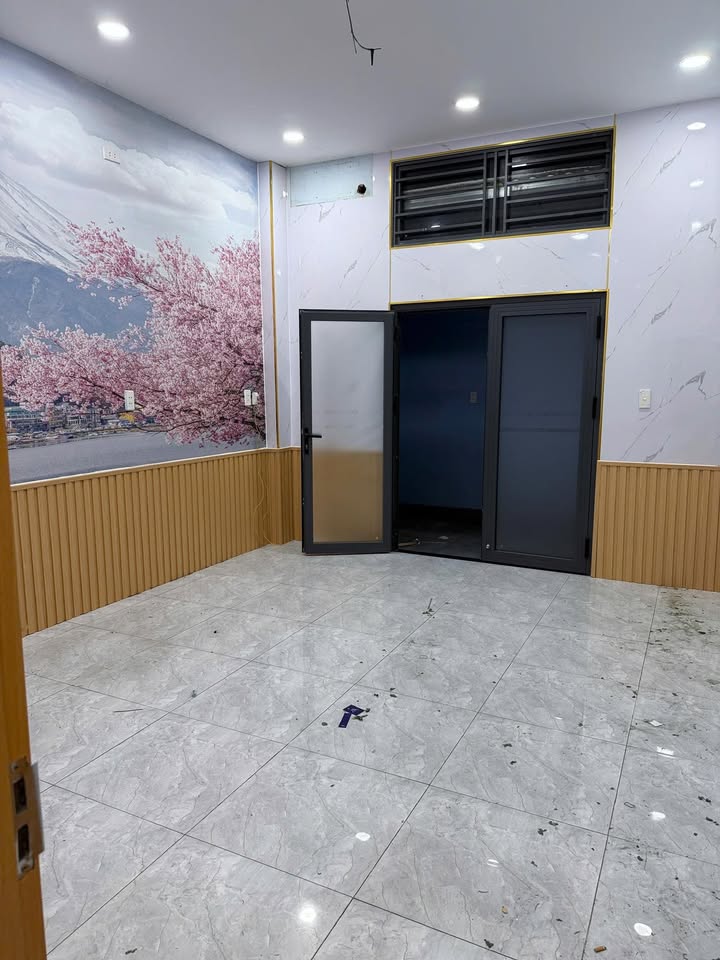 Nhà nguyên căn Nguyễn Hữu Tiến 80m² giá 25 triệu - Sẵn sàng ở ngay!