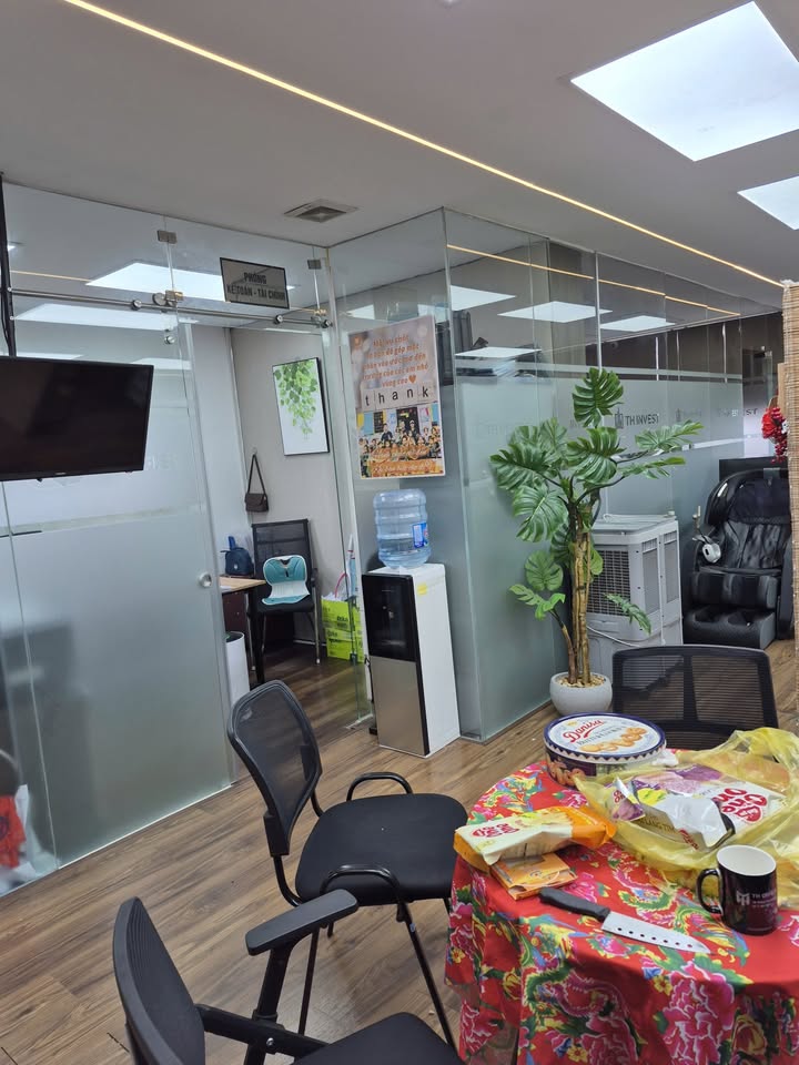 Văn phòng Khuất Duy Tiến 130m² - Full nội thất, làm việc ngay!