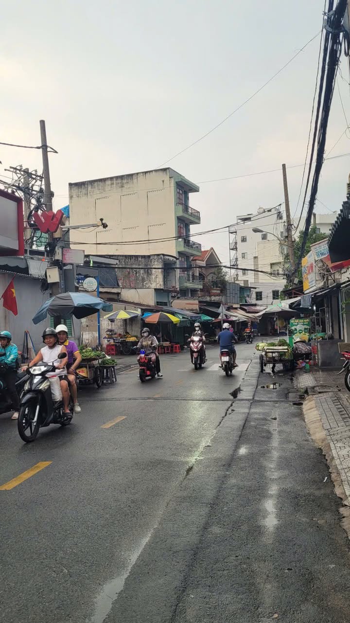 Nhà Mặt tiền Quận Tân Phú 79m² - Mặt tiền kinh doanh ngay chợ!