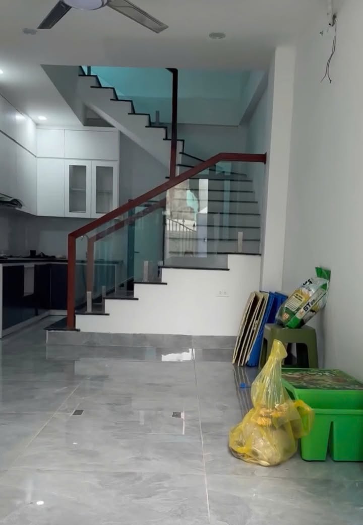 Nhà 5 Tầng Đường Ỷ La, Hà Đông - 3PN, 33m² - Giá 9 Triệu/Tháng