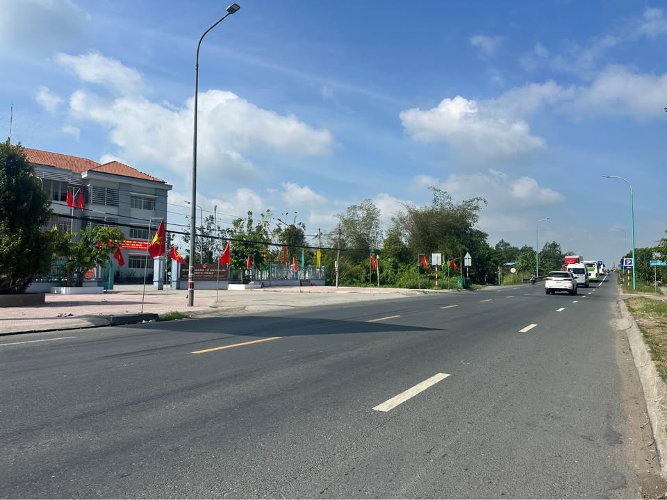 Bán Gấp 7 Nền Vĩnh Long 140m² Giá Xả Lỗ 699 Triệu - Sổ Đỏ Sẵn Sàng