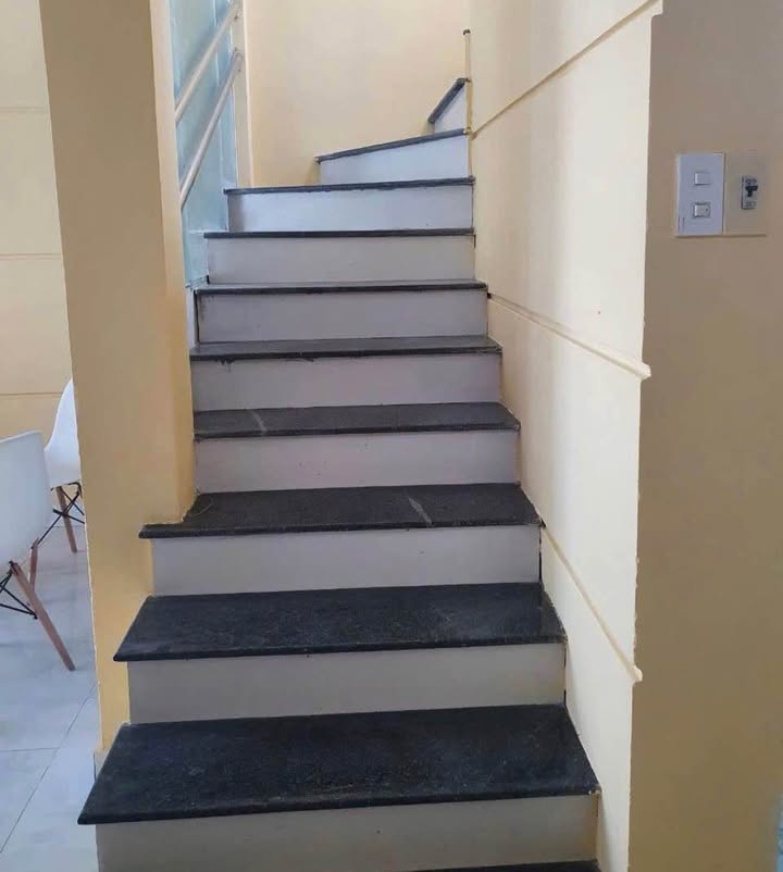 Nhà 2 Tầng Kiệt Ô Tô Duy Tân, Huế - 45m² Full Nội Thất, Sẵn Sàng Dọn Vào Ở!