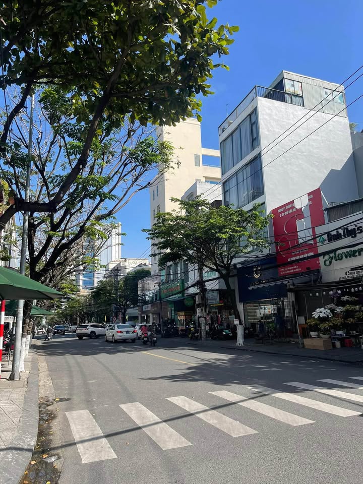 Nhà 4 Tầng Mặt Tiền Phan Đình Phùng, Đà Nẵng - 105m² Kinh Doanh Đắc Lợi