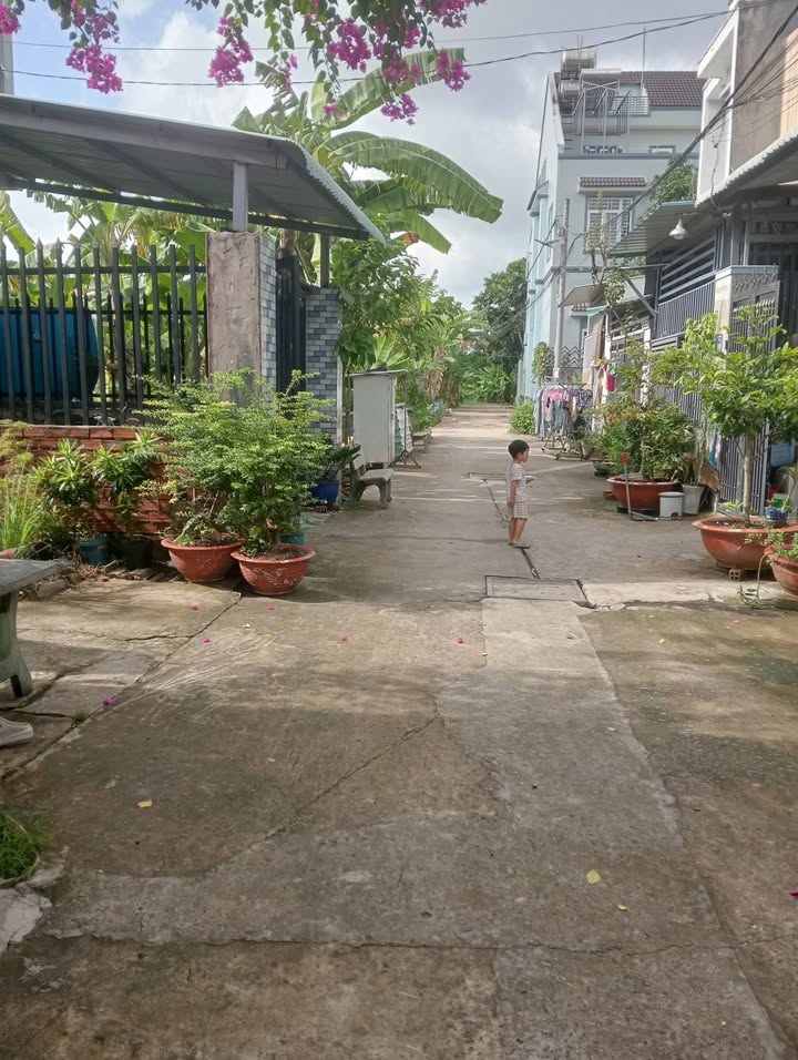 Nhà 2PN, 2 Lầu, Sổ Hồng Chung Bình Mỹ Củ Chi - Giá 1.35 Tỷ