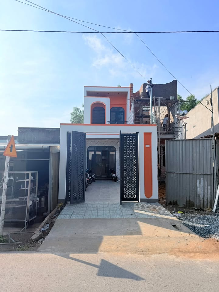 Nhà phố Biên Hòa 100m² giá 2.5 tỷ - Mặt tiền kinh doanh đắc địa!