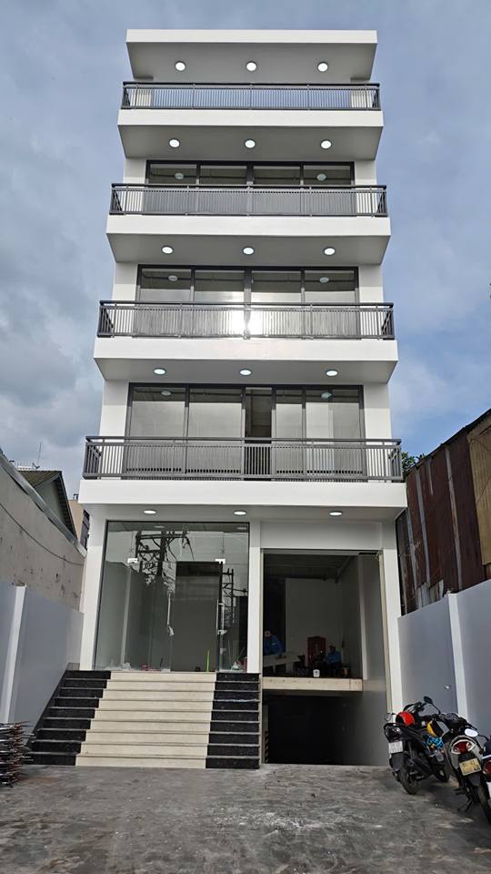 Tòa Nhà Mặt Tiền Nguyễn Văn Tăng Q9 - 700m² Sàn, Giá 140 Triệu/Tháng