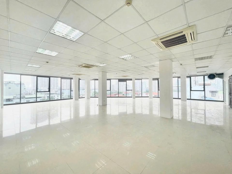 Mặt Bằng Kinh Doanh Hoàng Cầu 180m² x 2 Tầng - Giá 45 Triệu