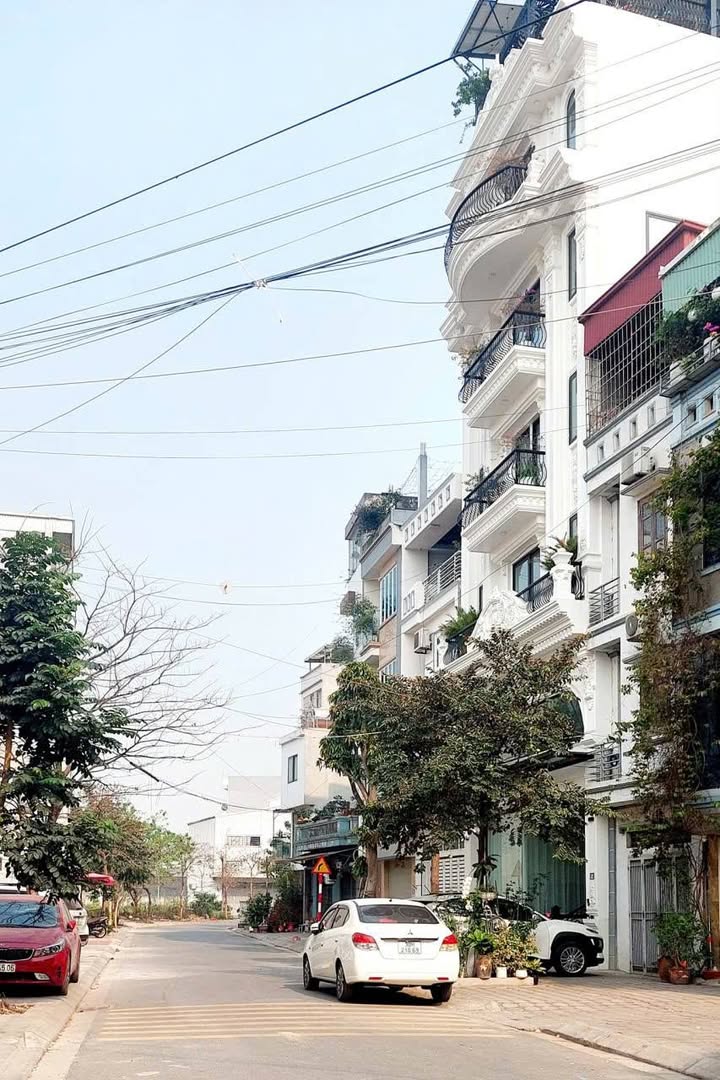 Văn phòng Long Biên 300m² giá 20 triệu - Sẵn sàng làm việc!