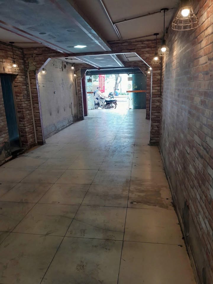 Cho thuê Mặt bằng Phố Thành Công Ba Đình 100m² - Mặt tiền kinh doanh đắc địa!