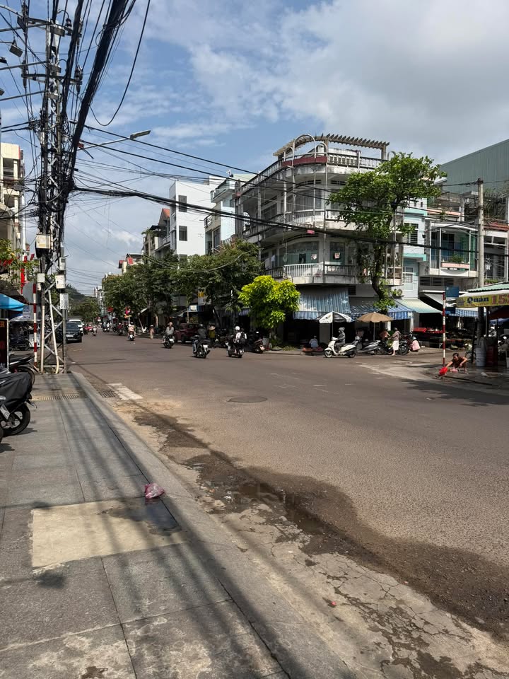 Nhà Phố Mặt Tiền Nguyễn Thái Học, Quy Nhơn 3.08 tỷ - Kinh doanh đắc địa!