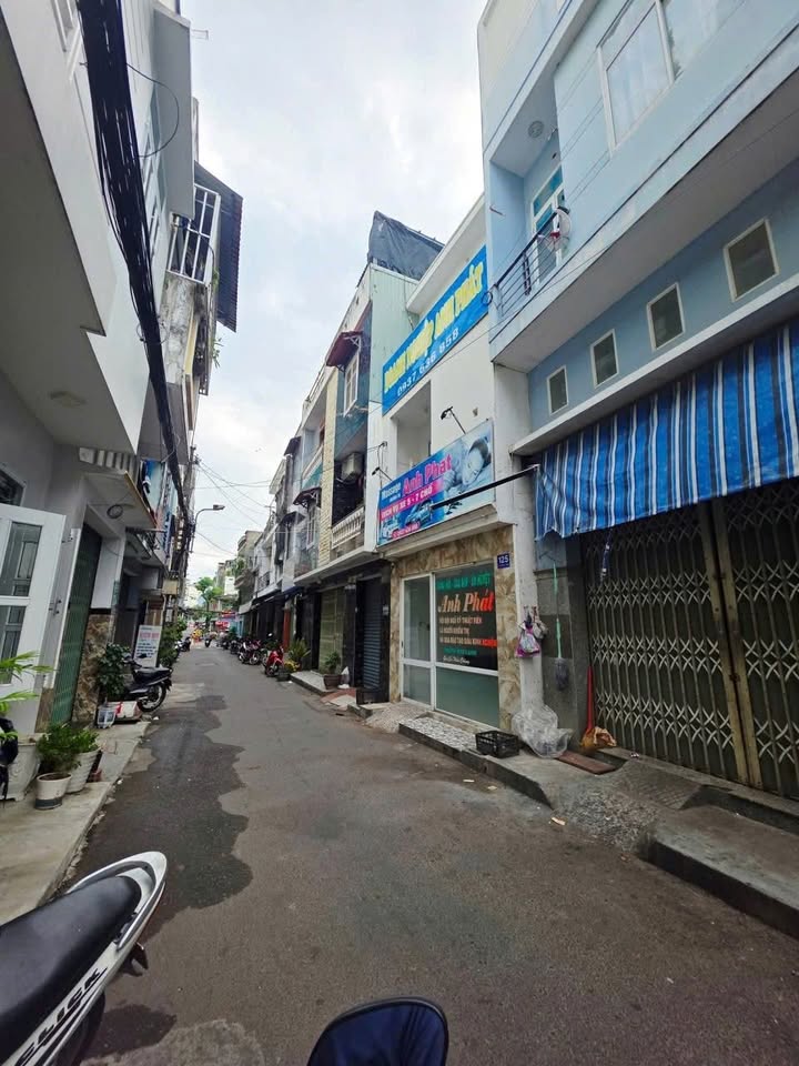 Nhà Mặt Tiền 3 Tầng P. Hải Cảng, Quy Nhơn - 17m² Sổ Đỏ Chính Chủ