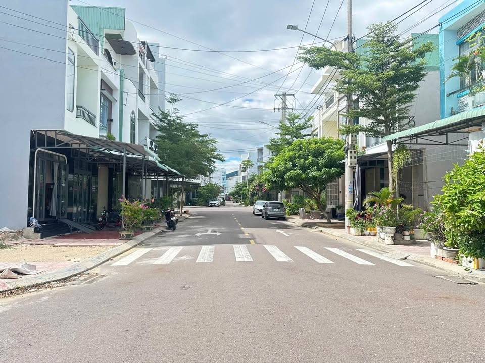 Nhà Mặt Tiền 2 Lô Góc 54m² Phường Hà Thanh, Quy Nhơn - View Công Viên