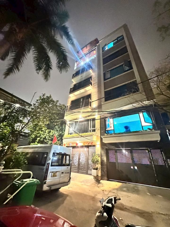 Bán Tòa CC Mini Xuân La 97m², 7 Tầng, Ô tô Tránh - 28.5 Tỷ TL