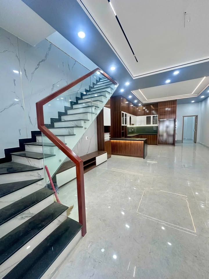 Nhà Mặt Tiền Đông Tác, Dĩ An - 100m² Kinh Doanh Đa Ngành, Giá 6.85 Tỷ