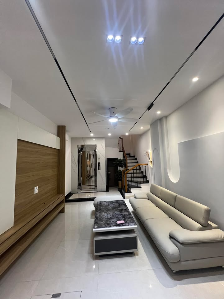 Nhà 7 Tầng Thang Máy Chính Chủ Bồ Đề, Long Biên - Tặng Full Nội Thất